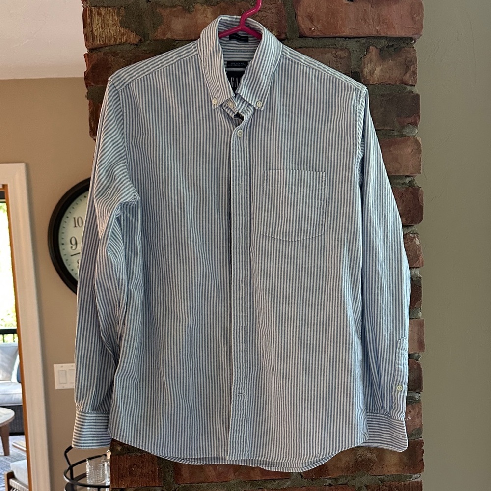 GAP Men's White and Blue Pinstripe Shirt